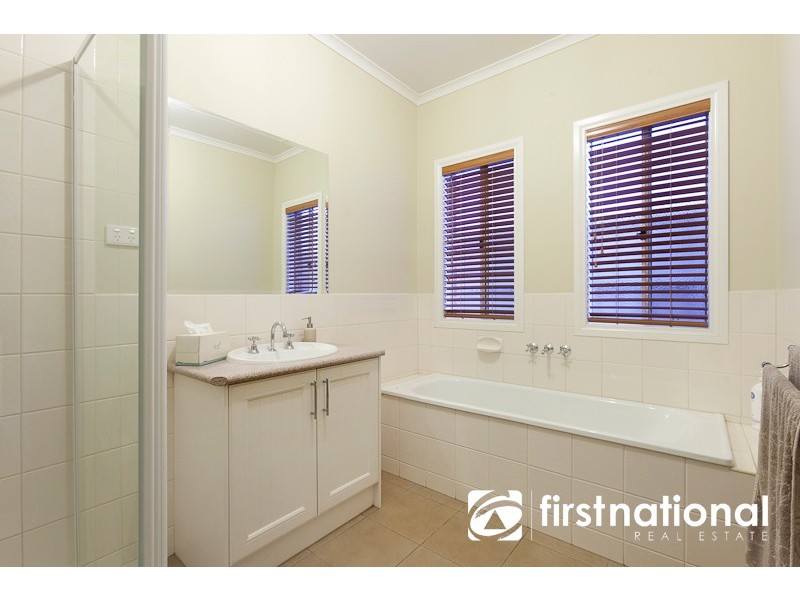 2 Karawun Walk, Pakenham VIC 3810
