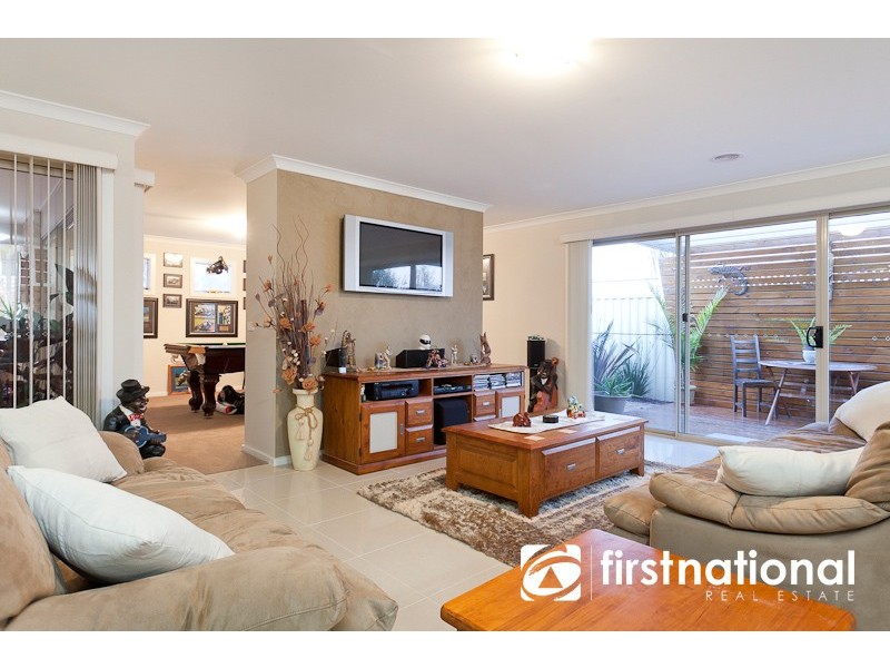 6 Delft Place, Pakenham VIC 3810