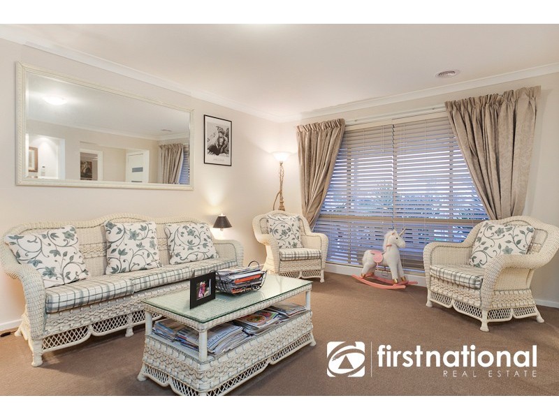 6 Delft Place, Pakenham VIC 3810