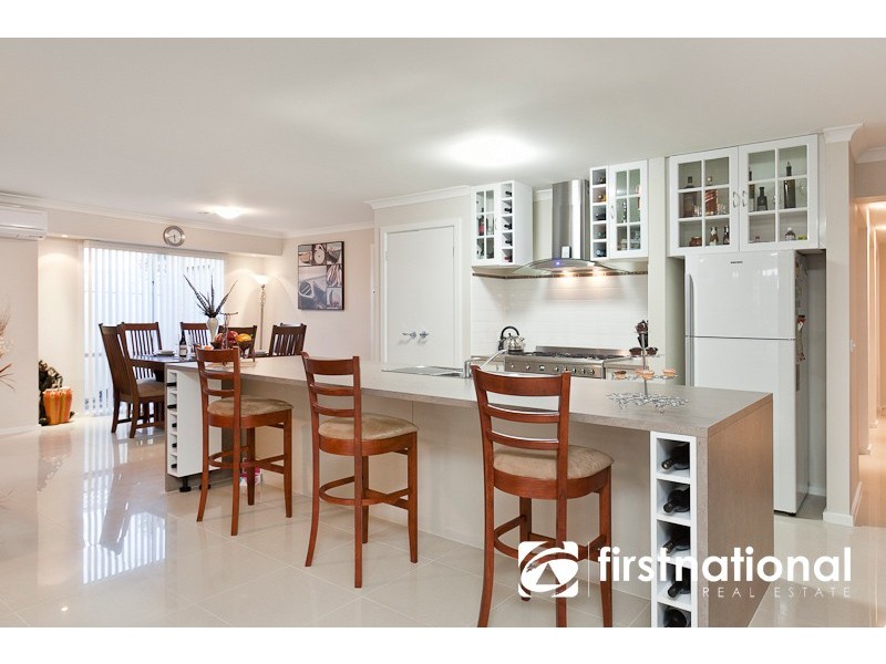 6 Delft Place, Pakenham VIC 3810