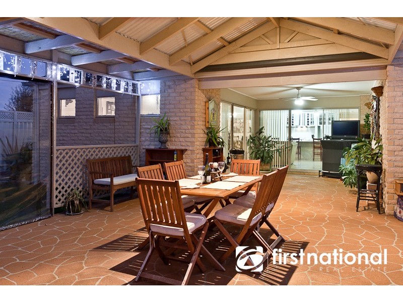 6 Delft Place, Pakenham VIC 3810