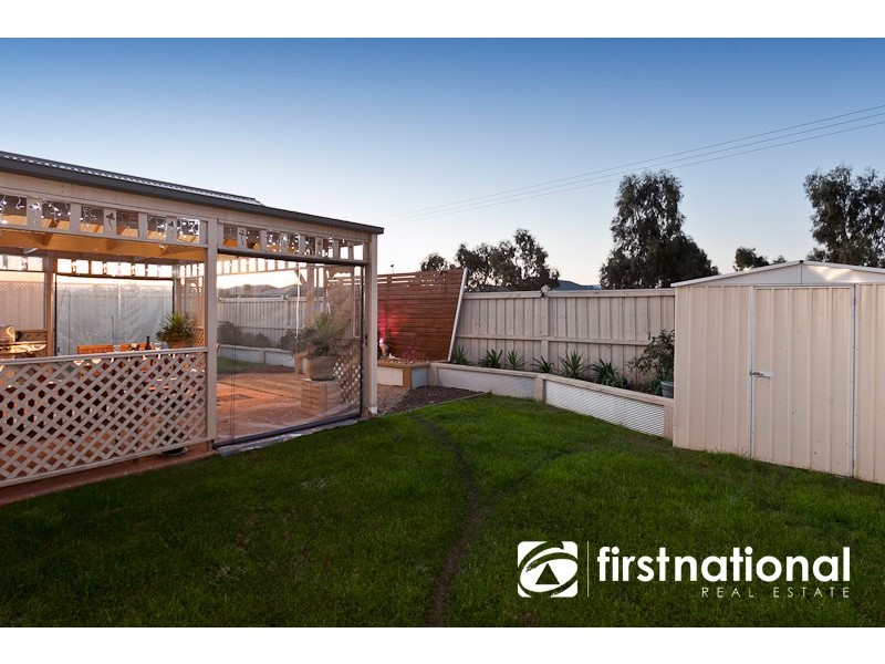 6 Delft Place, Pakenham VIC 3810