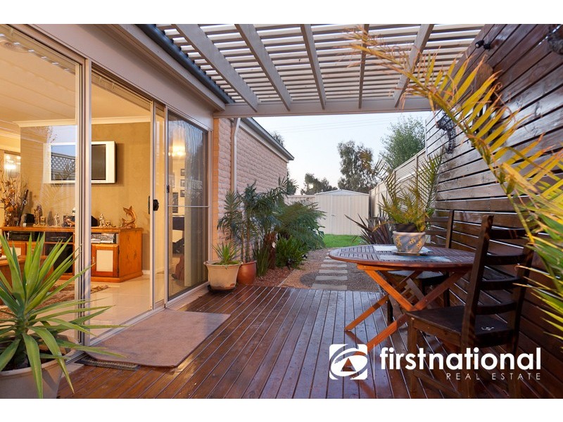 6 Delft Place, Pakenham VIC 3810