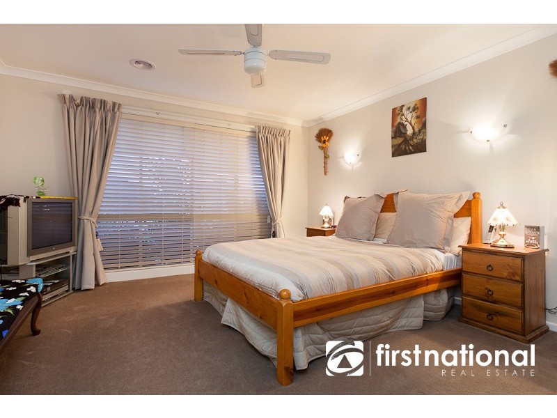 6 Delft Place, Pakenham VIC 3810