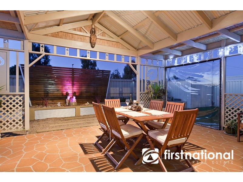 6 Delft Place, Pakenham VIC 3810