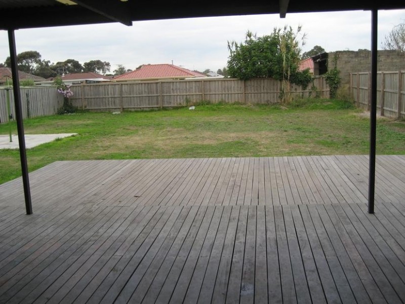 2 Savage Street, Pakenham VIC 3810