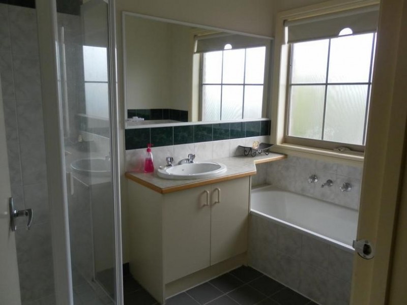 4/403 Centre Road, Berwick VIC 3806