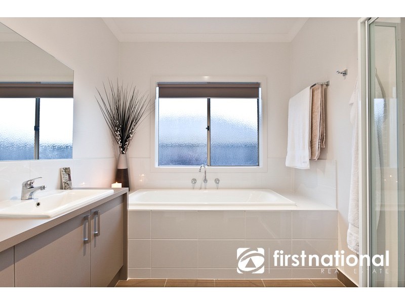 59 Banjo Paterson Drive, Pakenham VIC 3810