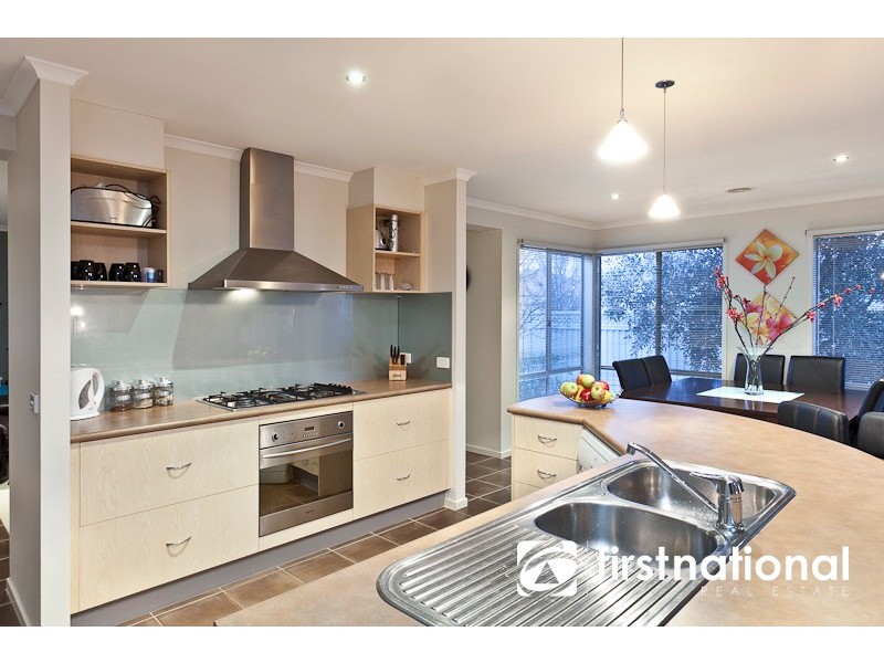 8 Riley Court, Pakenham VIC 3810