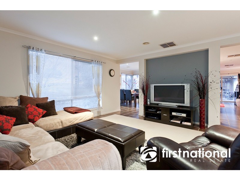 8 Riley Court, Pakenham VIC 3810