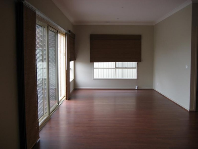 32 Macquarie Circuit, Pakenham VIC 3810