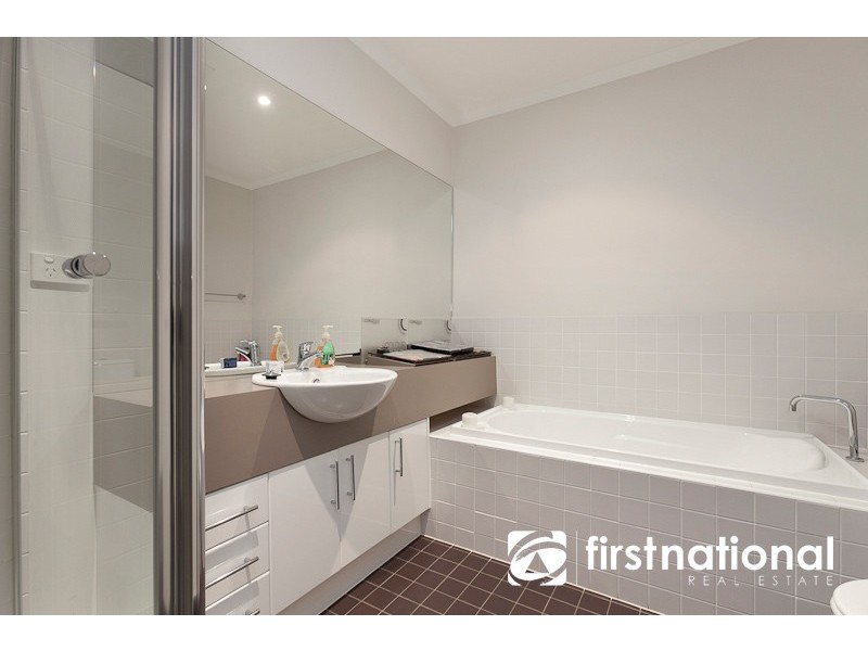 2/2 The Entrance, Pakenham VIC 3810