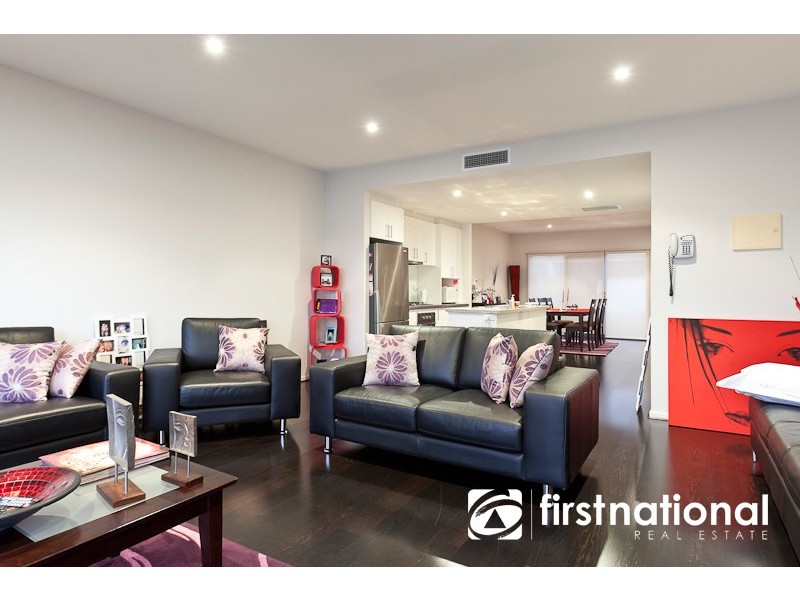 2/2 The Entrance, Pakenham VIC 3810