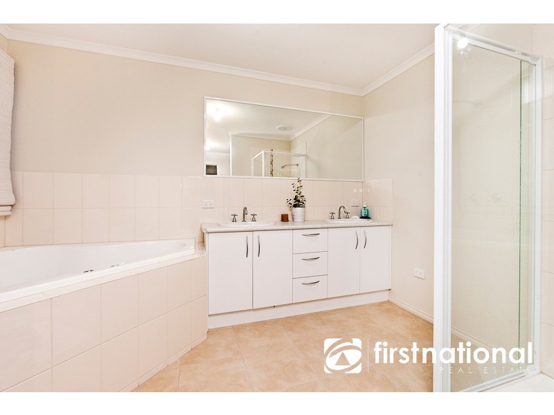 82 Melissa Way, Pakenham VIC 3810