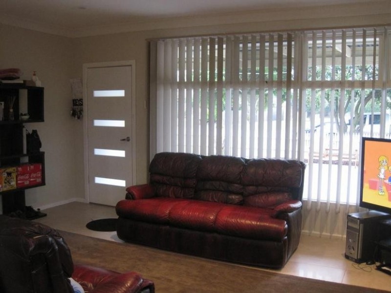 12 Thomas Street, Pakenham VIC 3810