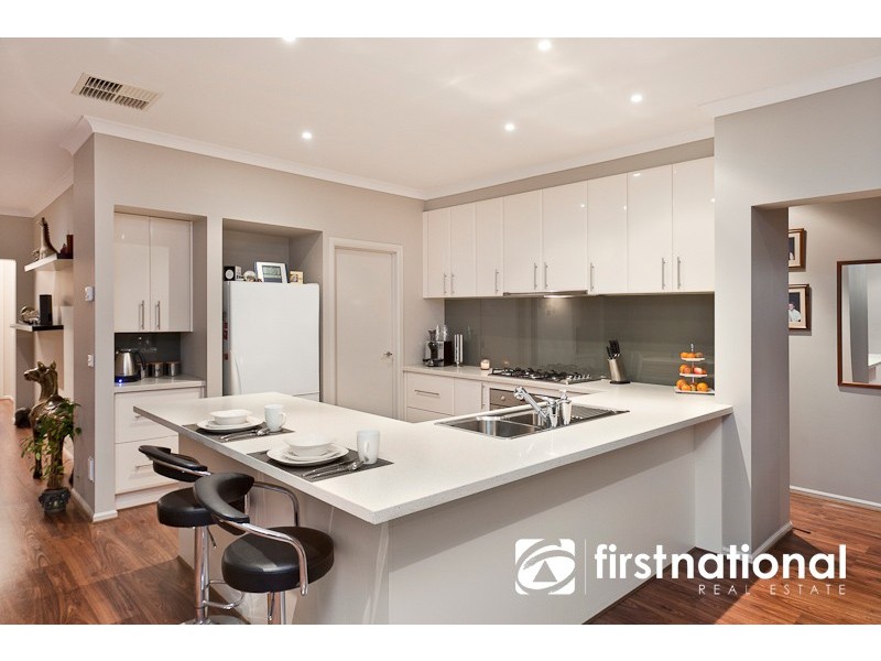 15 Dennis Avenue, Pakenham VIC 3810