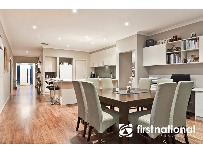 15 Dennis Avenue, Pakenham VIC 3810