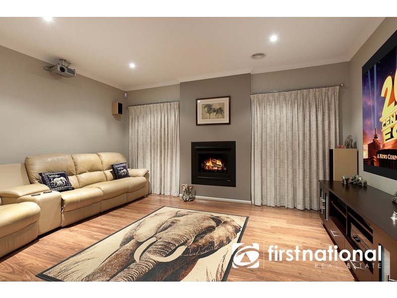 15 Dennis Avenue, Pakenham VIC 3810