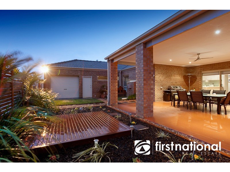 15 Dennis Avenue, Pakenham VIC 3810