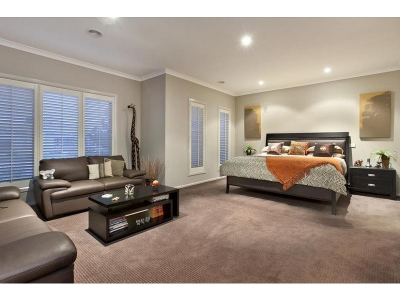 15 Dennis Avenue, Pakenham VIC 3810