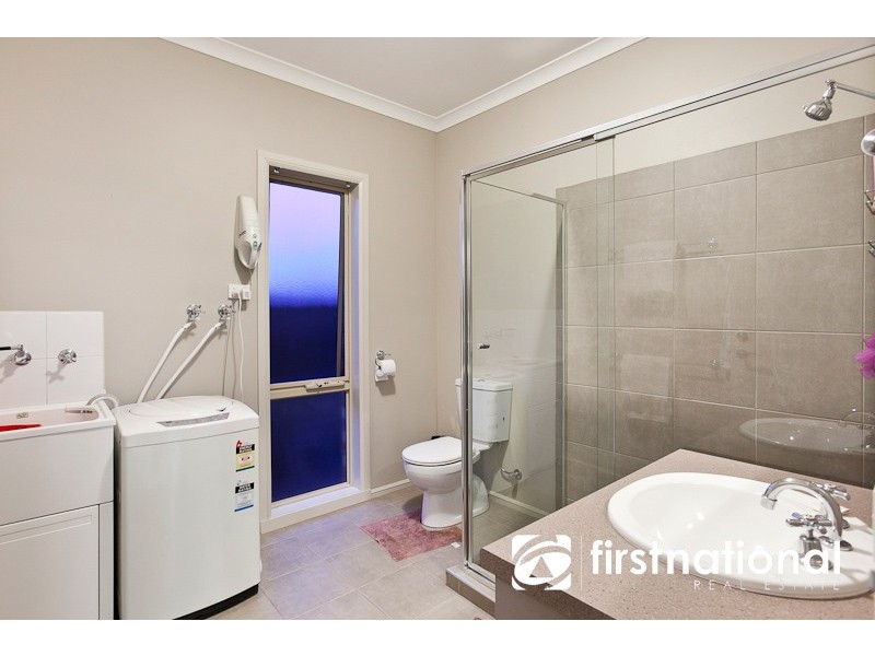 15 Dennis Avenue, Pakenham VIC 3810