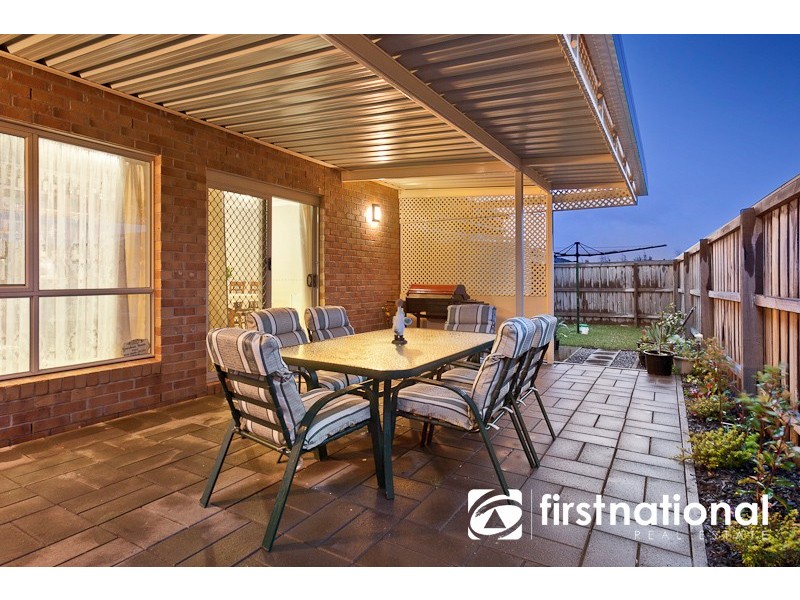 15 Dennis Avenue, Pakenham VIC 3810