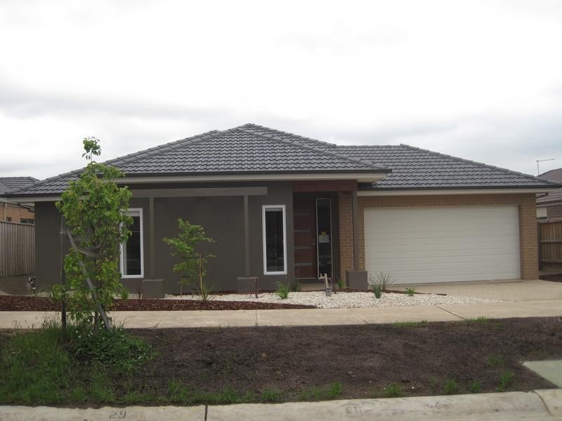 1042 Arthur Phillip Drive, Pakenham VIC 3810