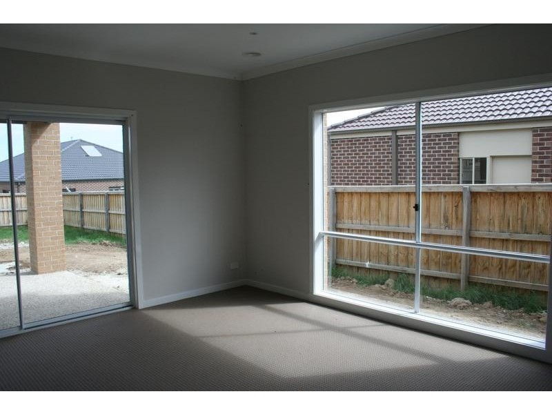 1042 Arthur Phillip Drive, Pakenham VIC 3810