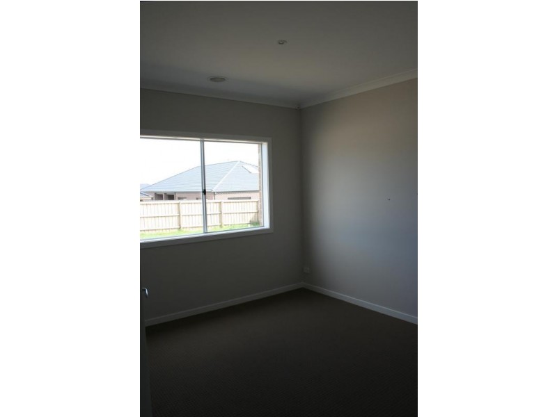 1042 Arthur Phillip Drive, Pakenham VIC 3810