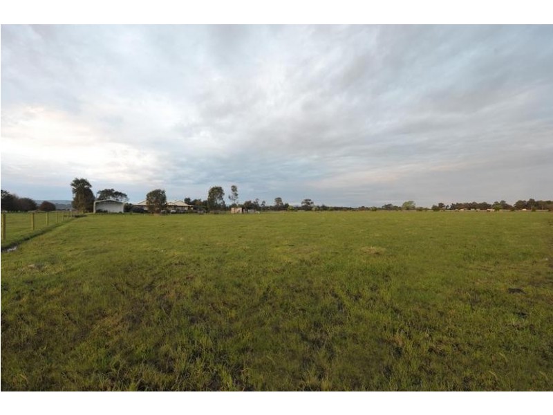 370 Lone Pine Road, Garfield VIC 3814