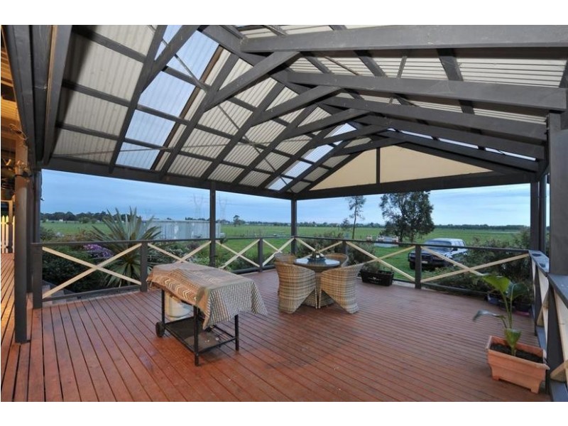 370 Lone Pine Road, Garfield VIC 3814