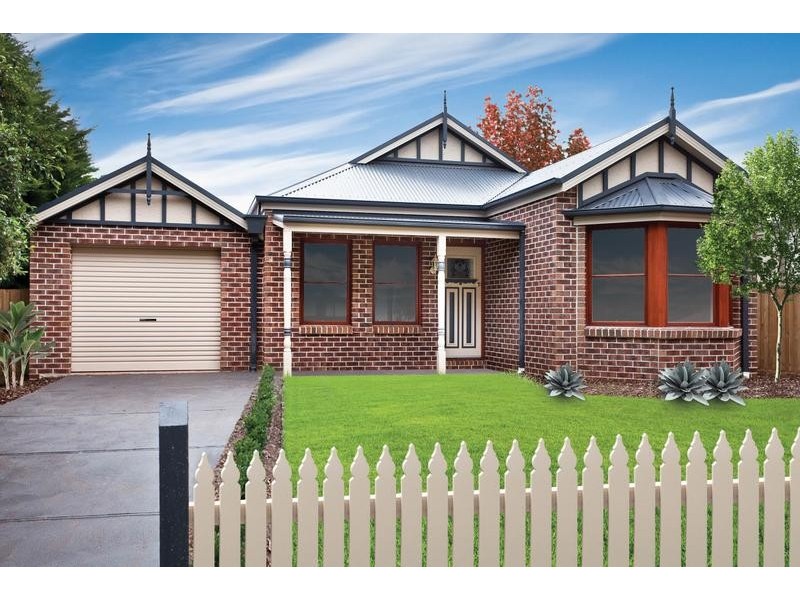 2/20-22 Ahern Road, Pakenham VIC 3810