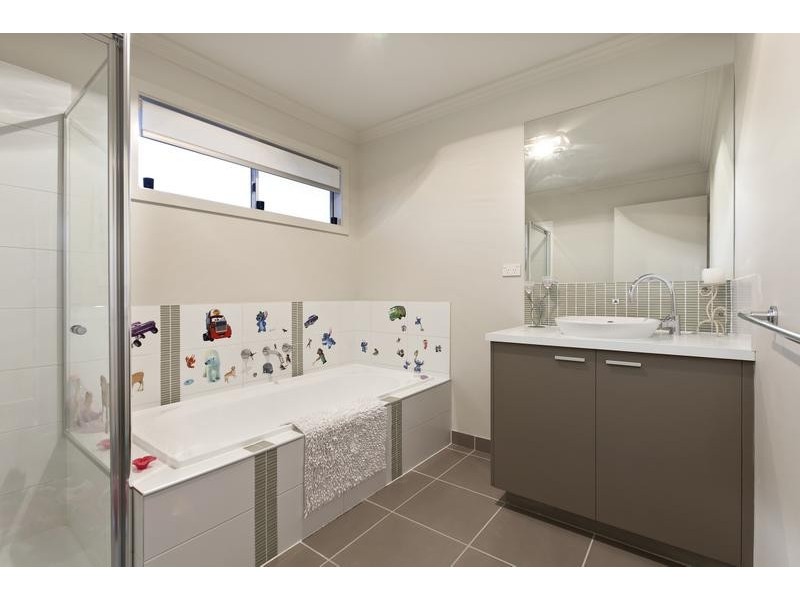 4 Reidel Avenue, Pakenham VIC 3810