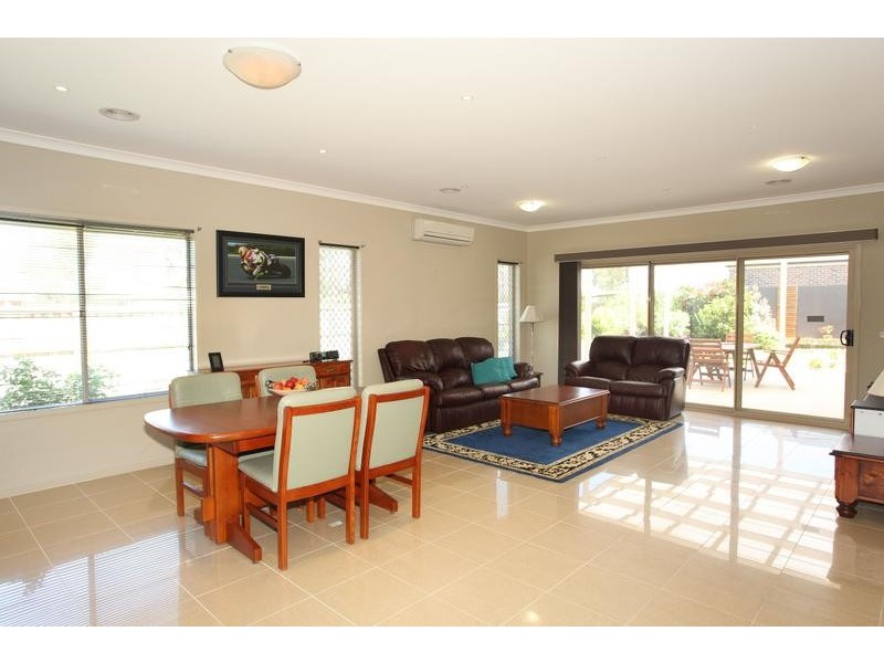 23 Banjo Paterson Drive, Pakenham VIC 3810