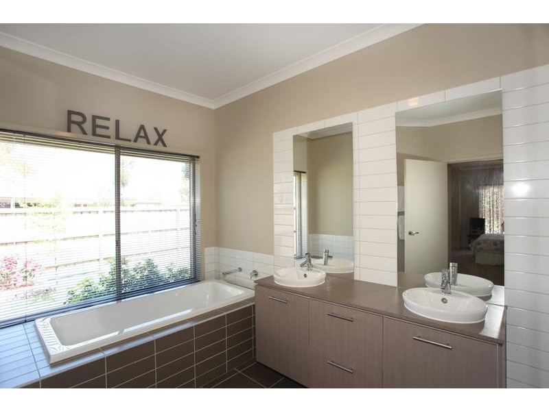 23 Banjo Paterson Drive, Pakenham VIC 3810