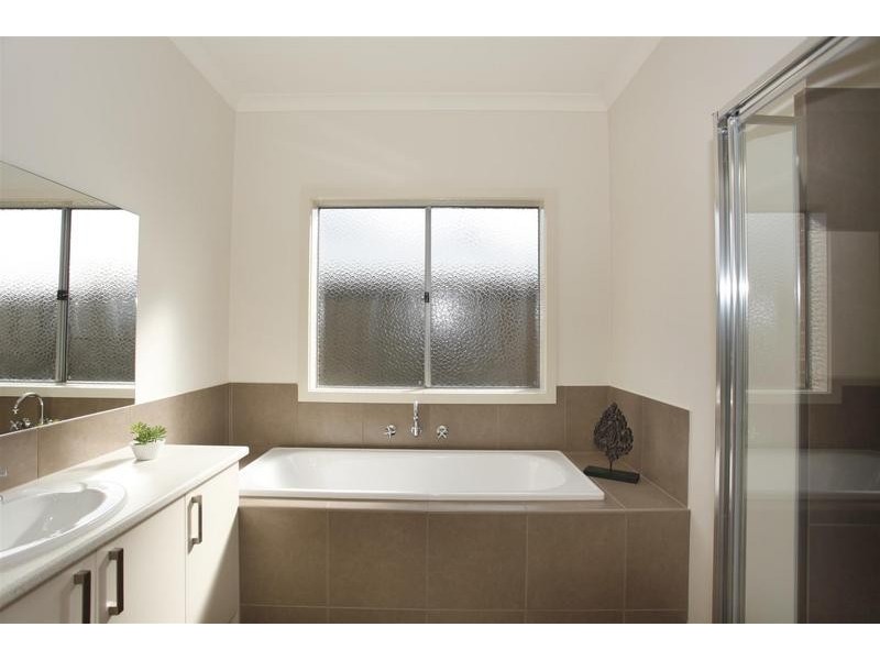 23 Bonneville Parade, Pakenham VIC 3810