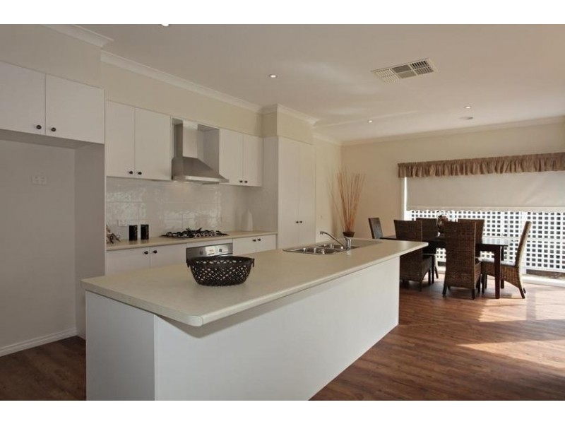 25 Bonneville Parade, Pakenham VIC 3810