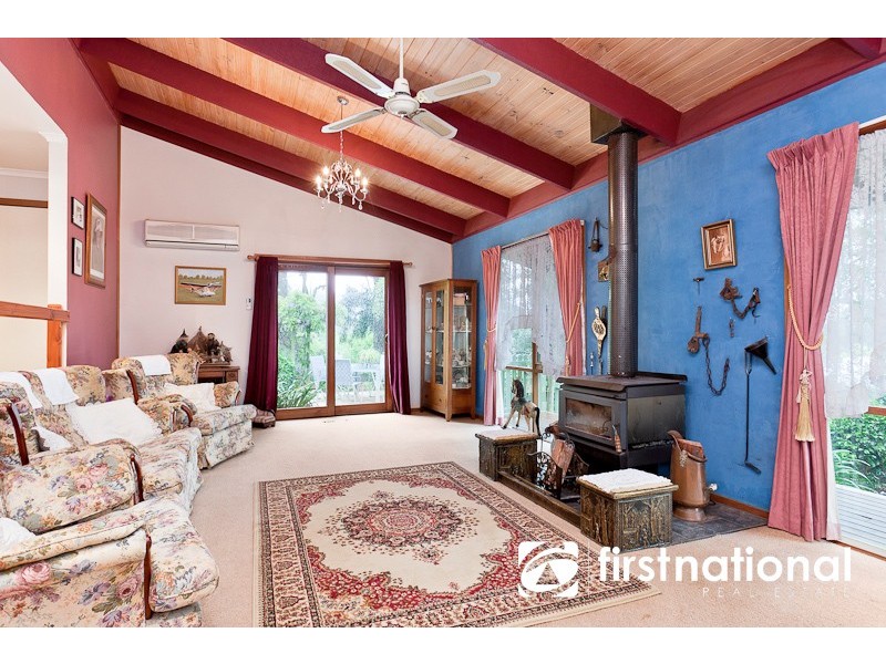 12 Hillside Road, Cockatoo VIC 3781