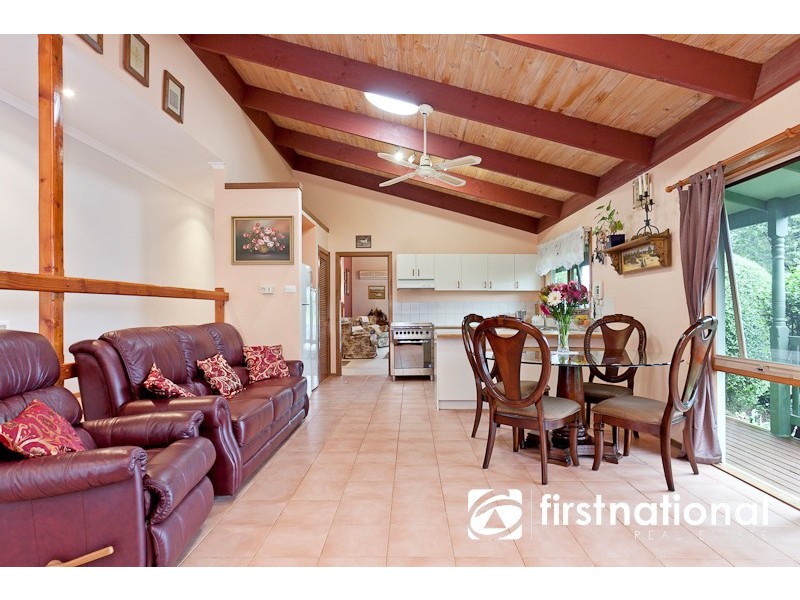 12 Hillside Road, Cockatoo VIC 3781