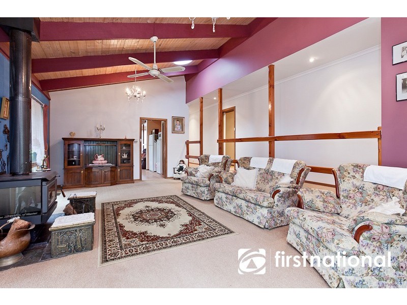 12 Hillside Road, Cockatoo VIC 3781