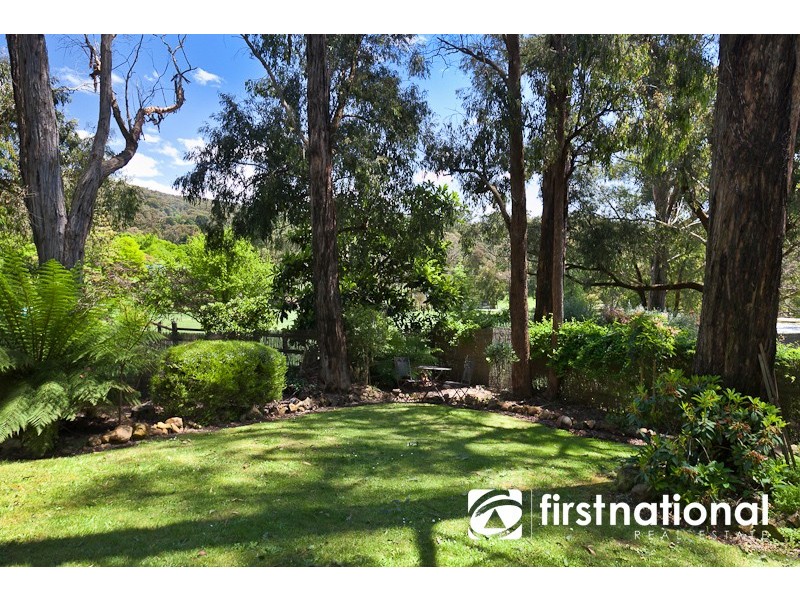 12 Hillside Road, Cockatoo VIC 3781