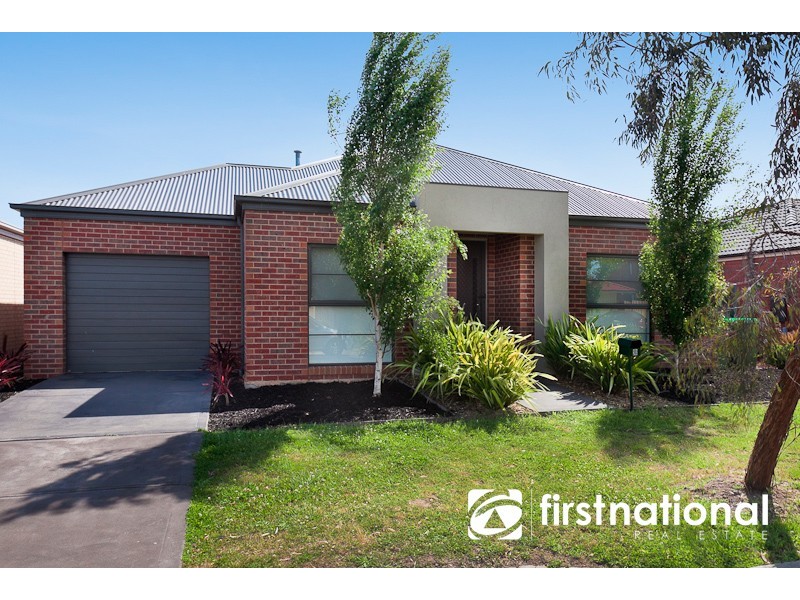 2 Flax Place, Pakenham VIC 3810