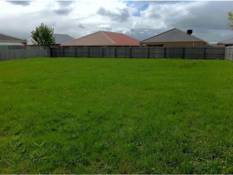 8 Osprey Court, Pakenham VIC 3810