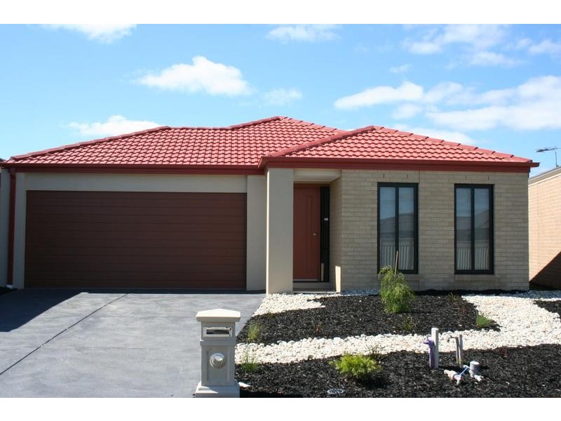 17 Serenity Street, Pakenham VIC 3810