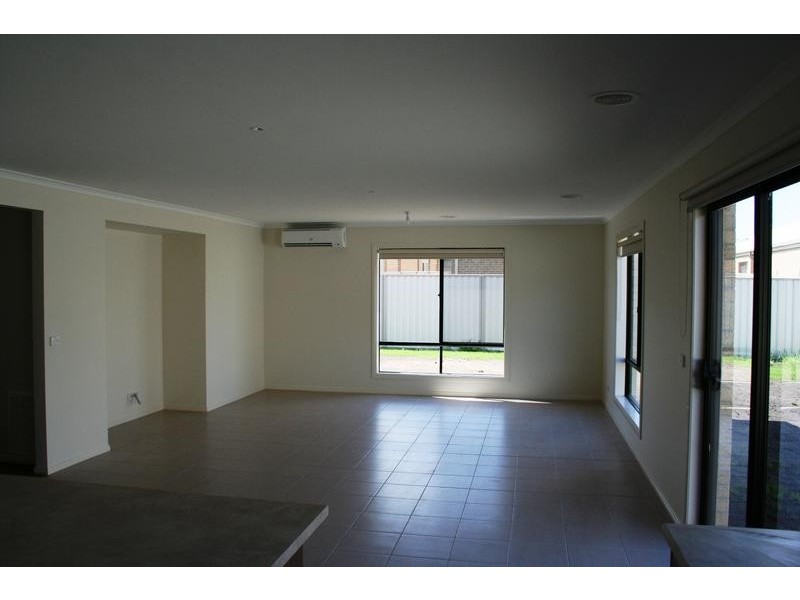 17 Serenity Street, Pakenham VIC 3810