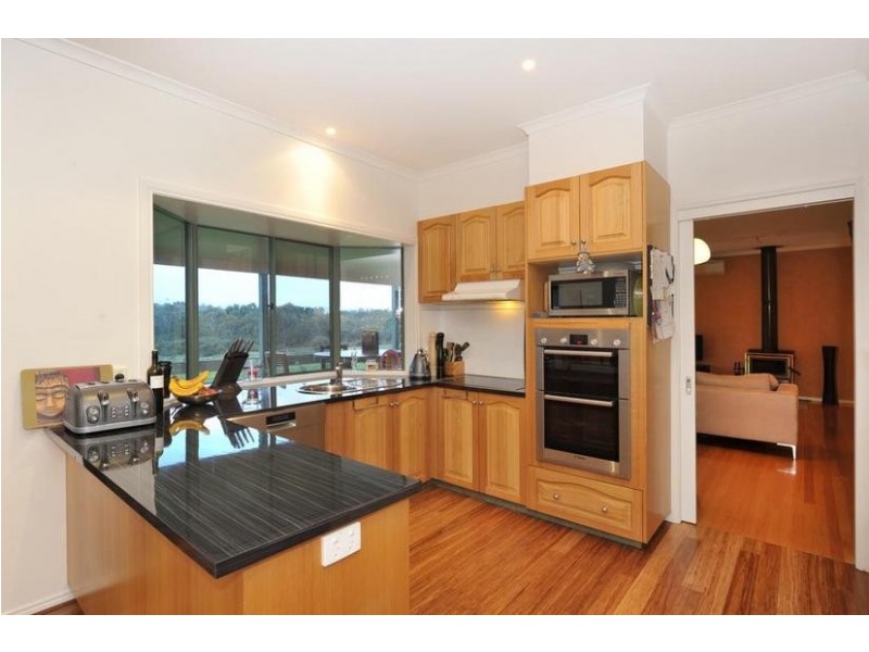 230 Old Sale Road, Garfield North VIC 3814