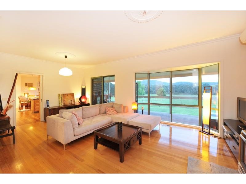 230 Old Sale Road, Garfield North VIC 3814