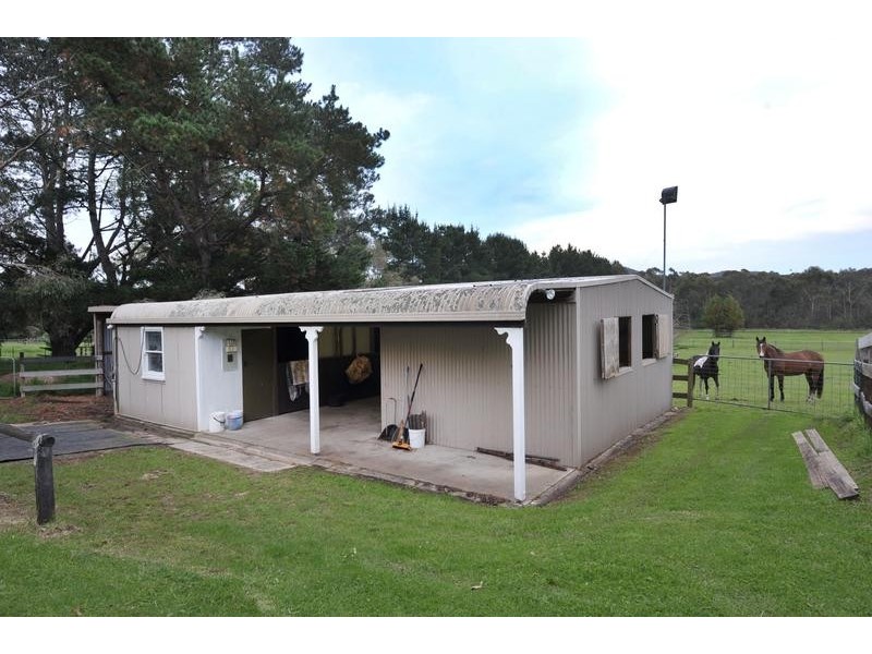 230 Old Sale Road, Garfield North VIC 3814