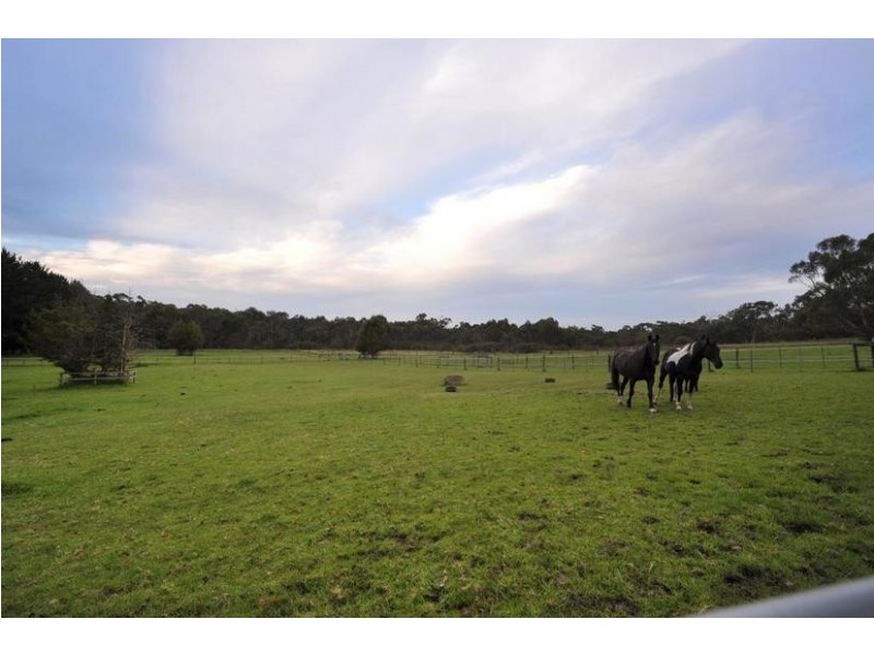 230 Old Sale Road, Garfield North VIC 3814