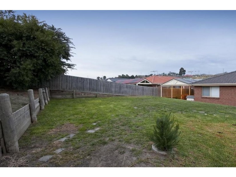 11 Ben Drive, Pakenham VIC 3810